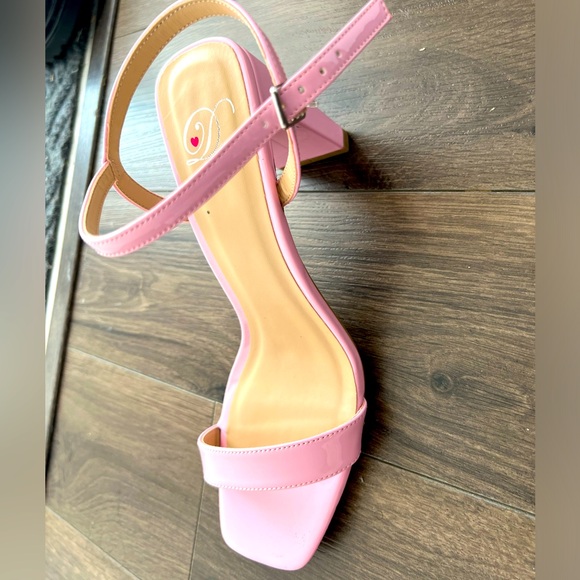 Brand new sandals - Picture 3 of 4